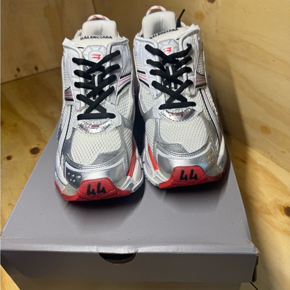 Balenciaga White and Gray Sneakers with Red Accents - Picture 2 of 5